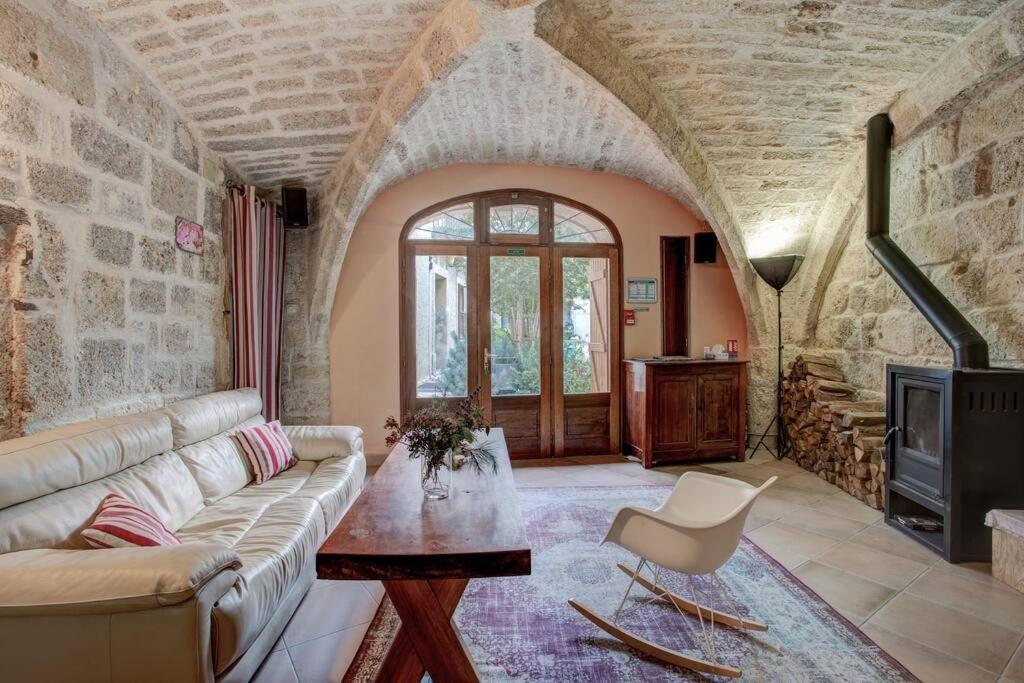 Stunning Medieval Getaway 维克拉加迪勒 外观 照片
