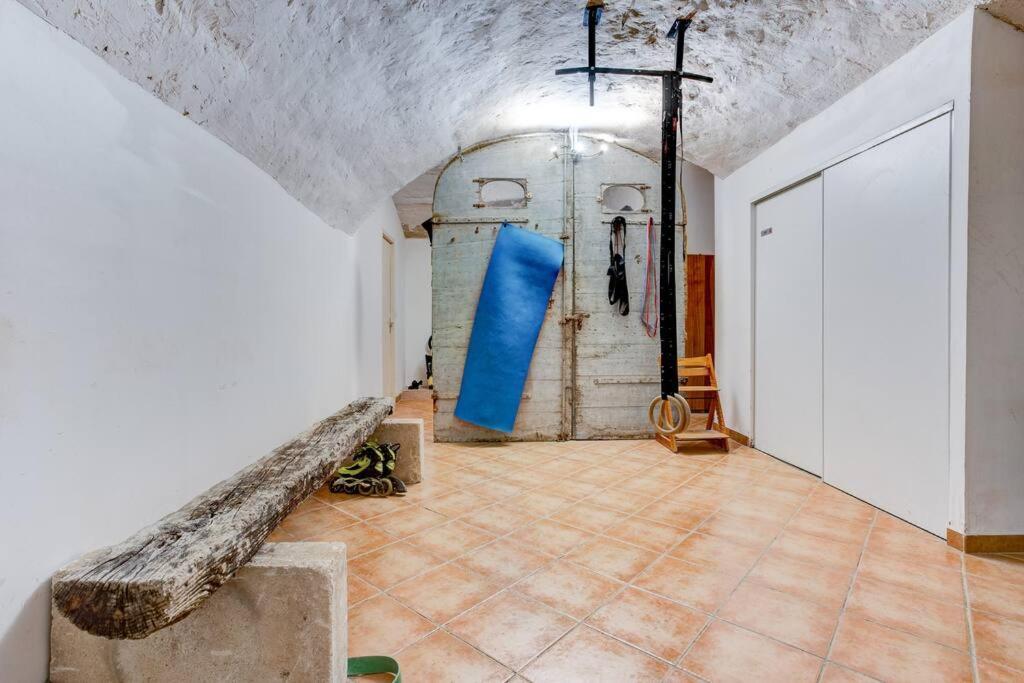 Stunning Medieval Getaway 维克拉加迪勒 外观 照片